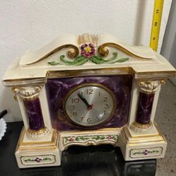 ADORNO ANTIGUO DE PORCELANA IMITACION A RELOJ