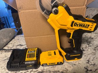 Dewalt 20-Volt MAX 1 -1/2 in. Capacity Battery Powered Pruner Kit with 2.0 Ah Battery and Charger