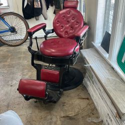 Barber Chair Just Needs A New Hyrdaulic Pump 