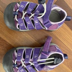 Keens Size 9
