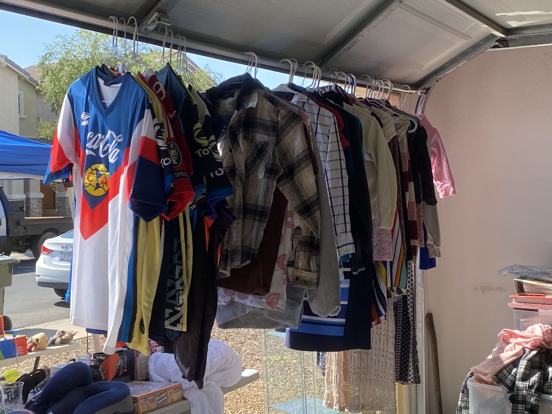 CLOTHES LOT