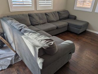 Pending pickup 8/30: Free sectional couch in 4S Ranch!