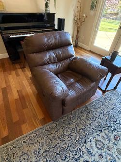 reclining loveseat with console/cup holders with matching single seat