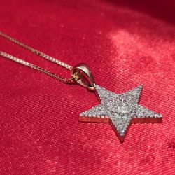 10k Yellow Gold Diamond Charm Necklace with Star Pendant 0.25 ctw