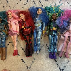 Descendants dolls 