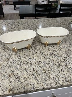 Decorative bathtub