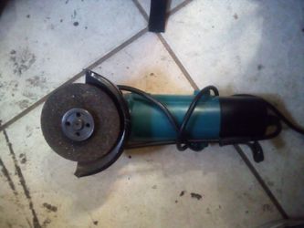 Makita Angle Grinder with Cutting Disc