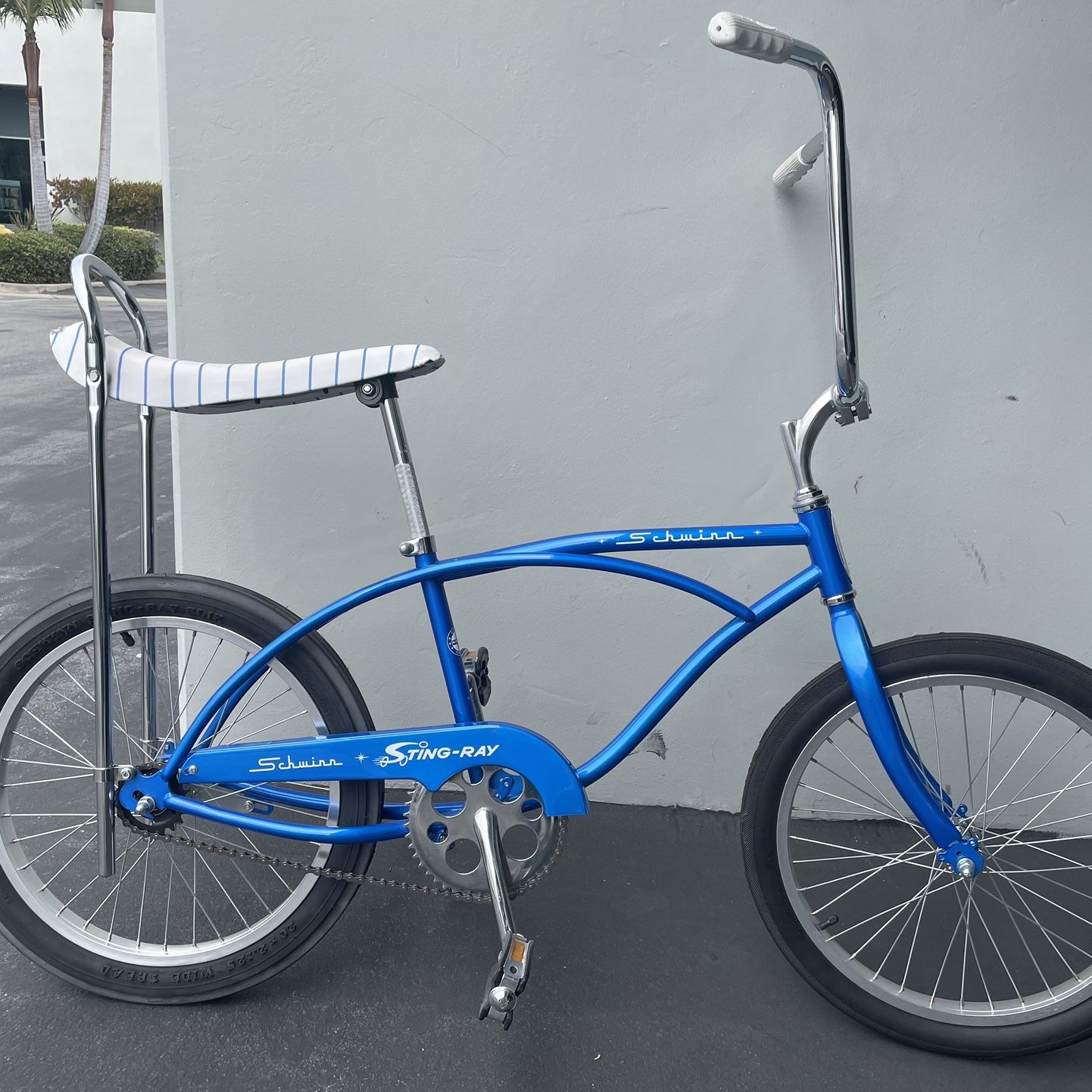 schwinn sting-ray bicycle single speed Schwinn Classic Sting-Ray Single-Speed Bicycle, Featuring 13-Inch/Small  Step-Over Steel Frame, Rear Coaster Brake, High-Rise Ape Handlebars, and  20-In for Sale in Garden Grove, CA