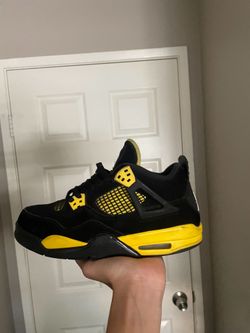 Jordan 4 thunders size 7