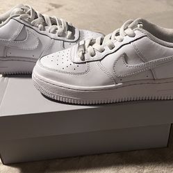 Nike - Air Force 1 LE -  4.5 Y