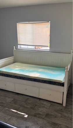 Free day bed as seen on pictures mattress on top and bottom bed, must pick up today, message only if serious in picking up!