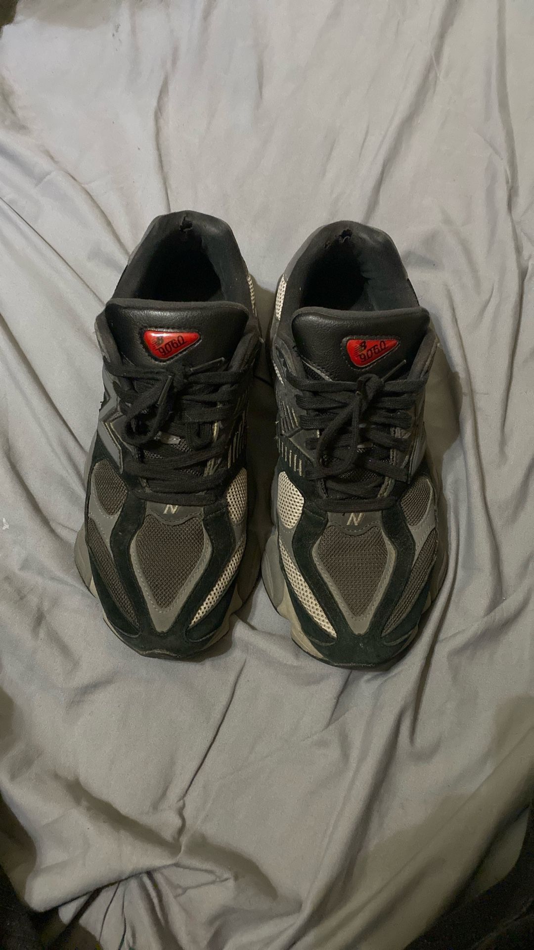 New Balance 9060 Size 9 the only thing Is the back hill tab is worn everything else Is Perfect