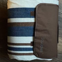 Moving Sale - Scuddles Extra Large Waterproof Picnic Blanket 78x 59 