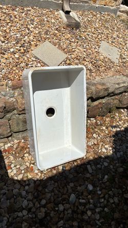 White farm style sink  19x33x10