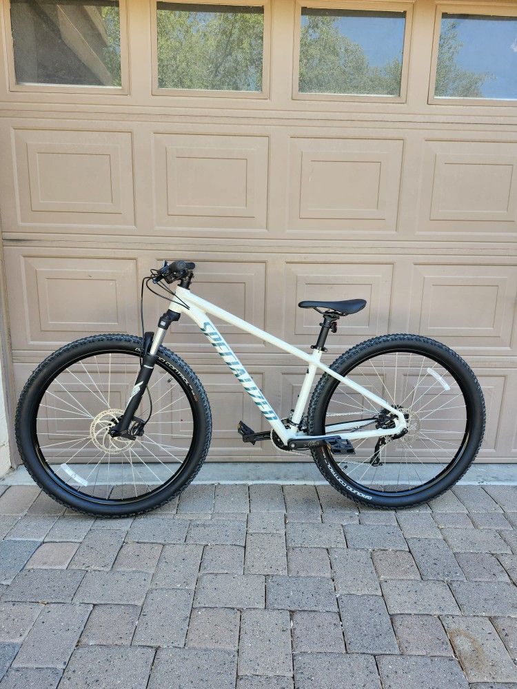 SPECIALIZED ROCKHOPPER SPORT 29 ER MOUNTAIN BIKE LIKE NEW ( CHECK MY OTHER BIKES)