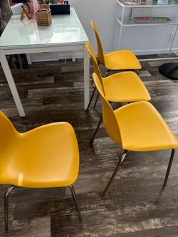 Set of 4 Yellow Plastic Dining Chairs