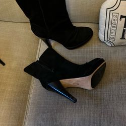 UGGS Short Suede Ankle Boot