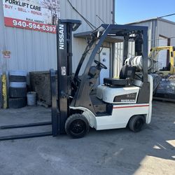 Forklift Nissan 3000 Lbs 