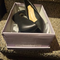 Black PUMPS