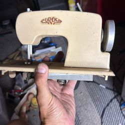 Retro Sewing Machine Don’t Know Much About It 