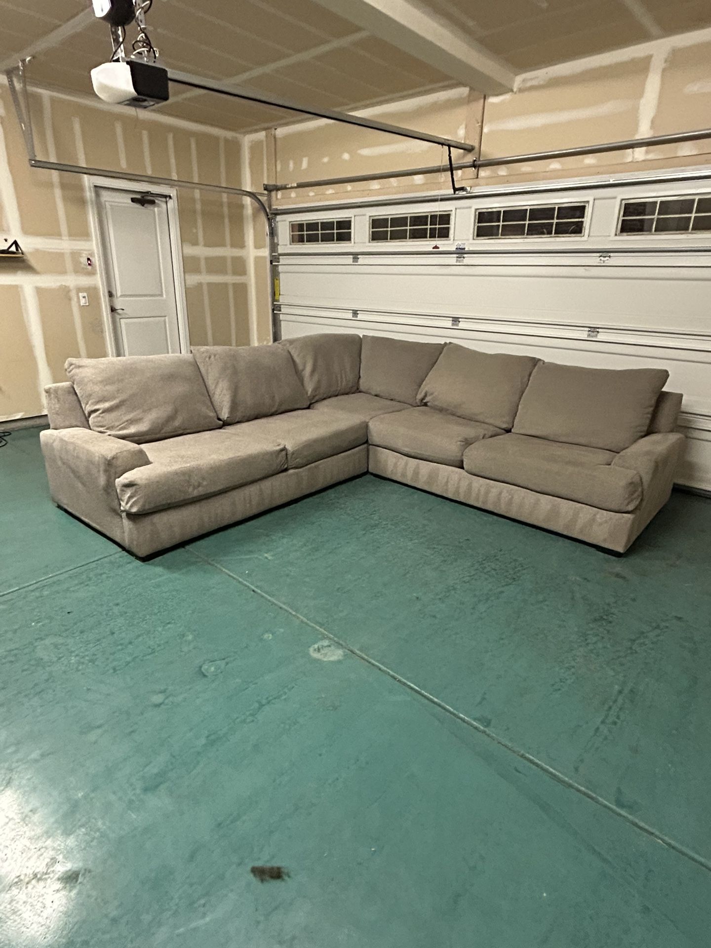 Broyhill Light Grey 3-Piece Sectional (Delivery Available)