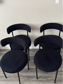 4 blue/black chairs