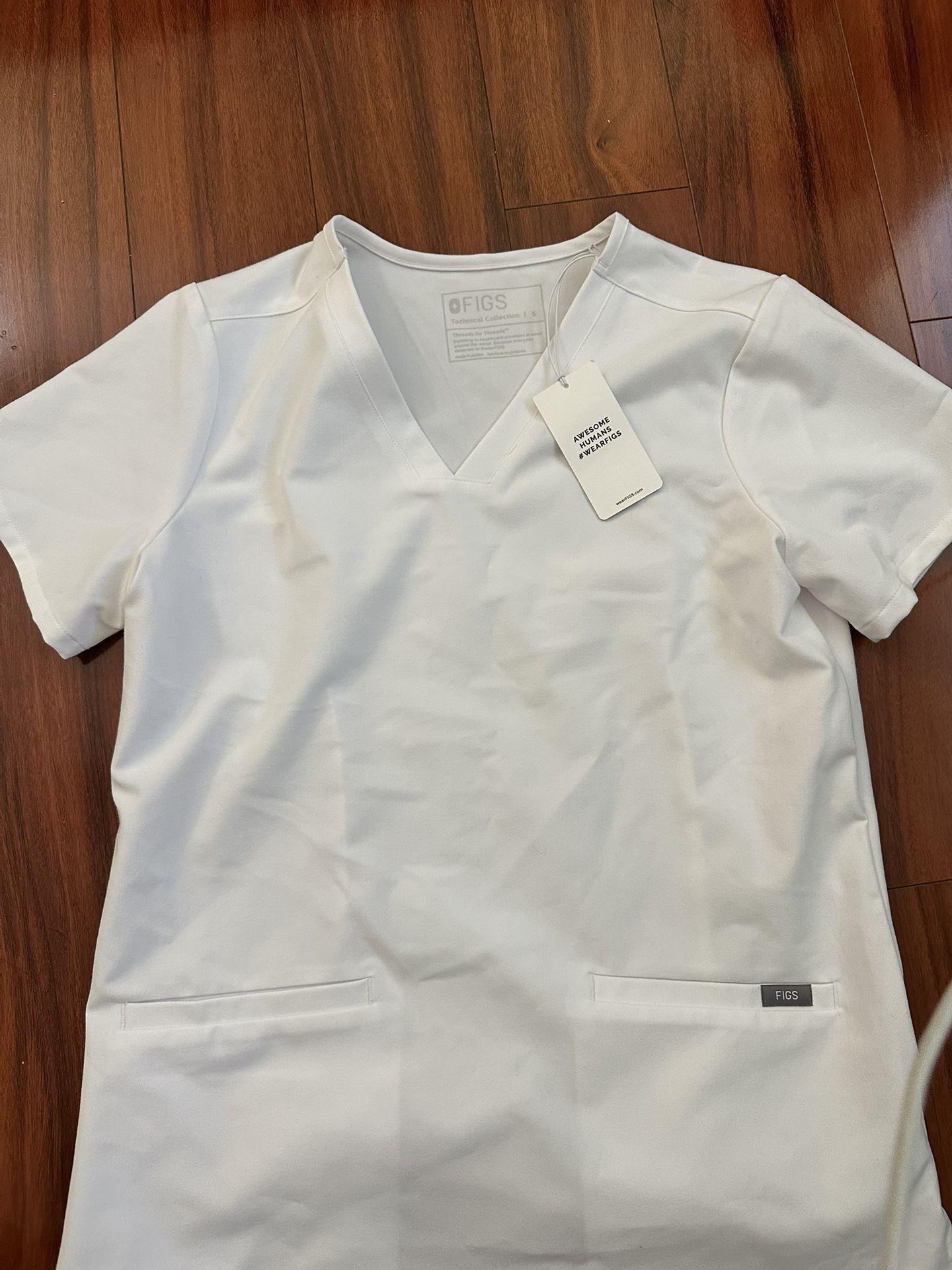 Figs Scrub Top Size A + Book Teas