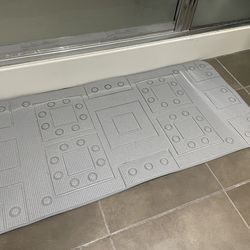 non-slip bath mat and slippers