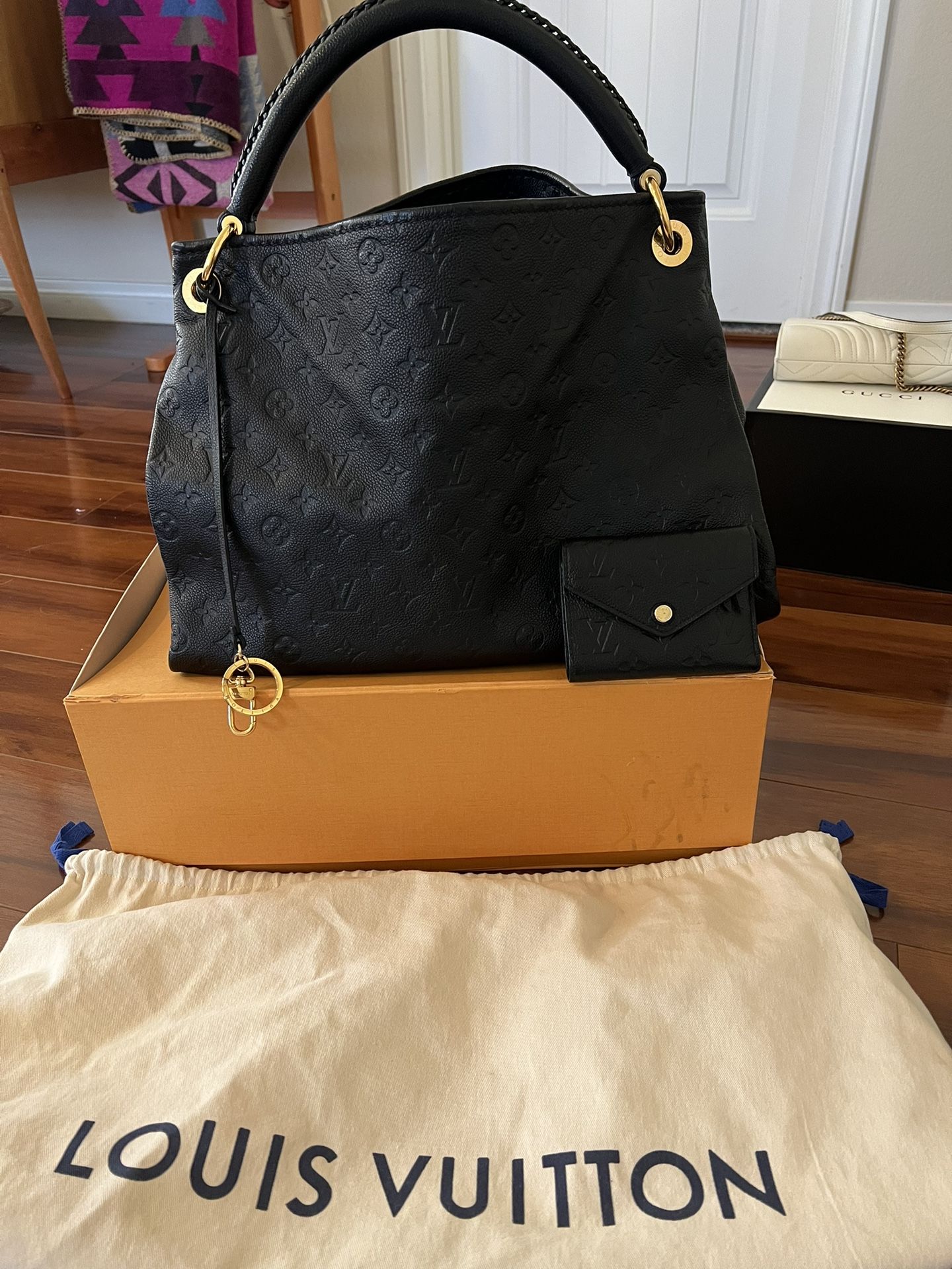 LV artsy Bag Excellent Condition