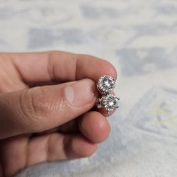 2-carat VVS1 moissanite stud earrings