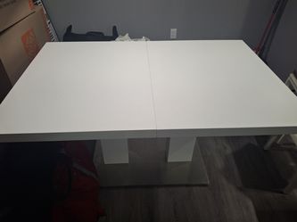 Expanding 4.5-6 foot Kitchen Table