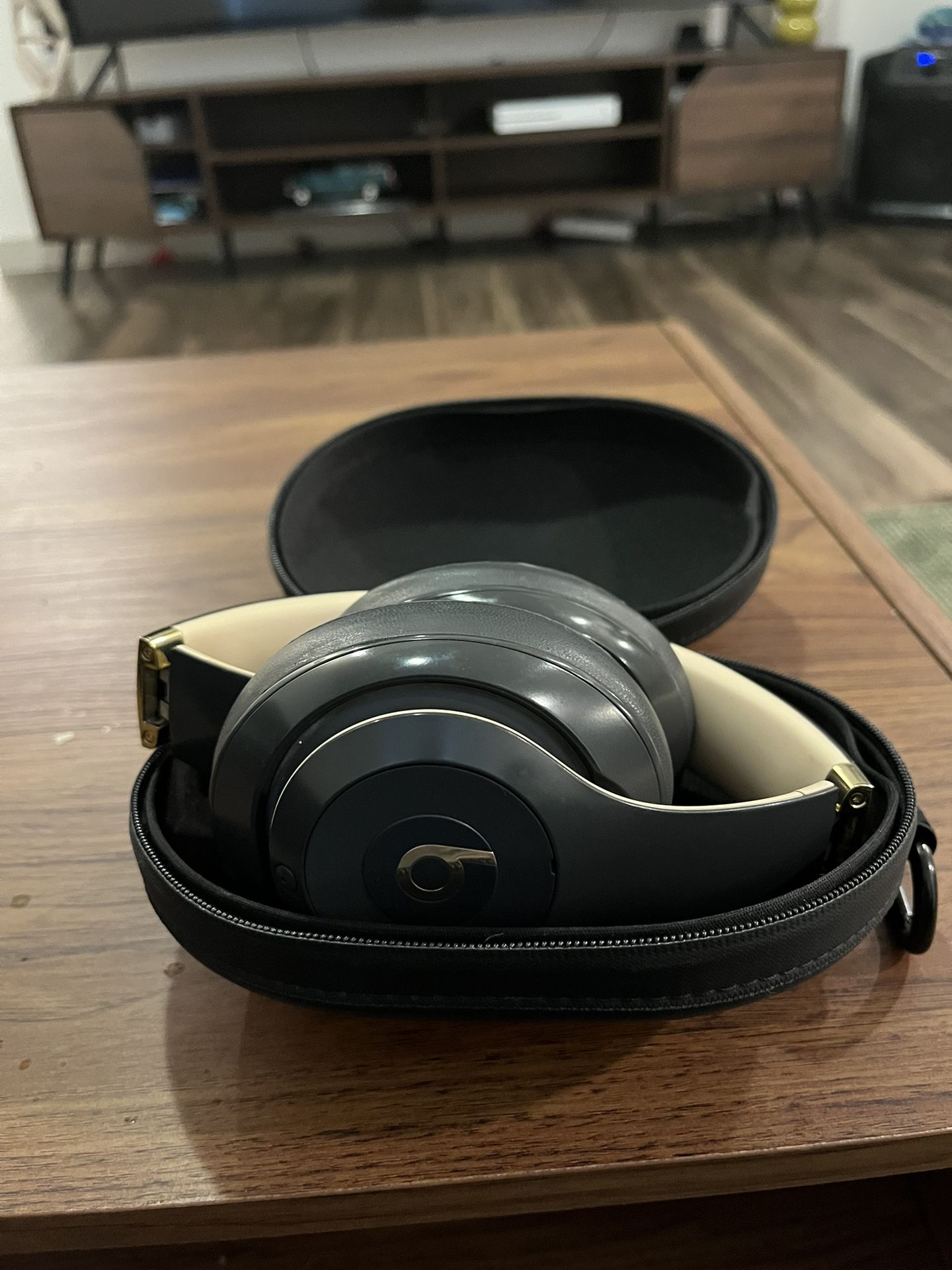 beat Headphones Works good