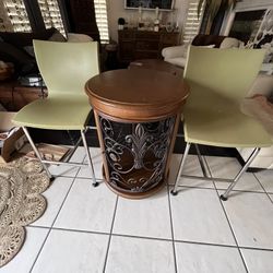 Free Table With Wine Rack Base And Chairs