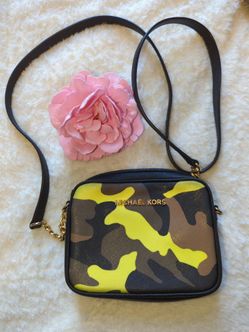 Michael kors mini camo crossbody bag