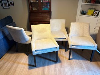 Set of 4 Dining Room Chairs.