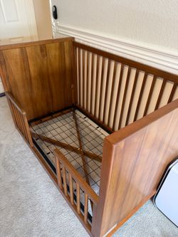 Crate & Barrel Crib with toddler conversion & option mattress