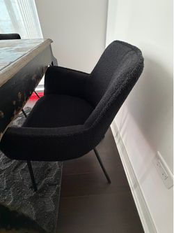 Black boucle chairs six in total literally sat in once on Christmas…coming from my penthouse in wolf point east. Get them before they’re gone.