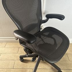 Herman Miller Aeron Size C Ergonomic Office Computer Desk Task Chair