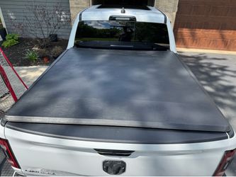 Mopar trifold tonneau cover