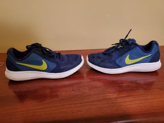 Like new Nike shoes for boys