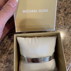 Michael Kors Bracelet New With Box 