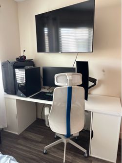 GAMING PC, KEYBOARD, HEADPHONES, DESK, MONITOR,