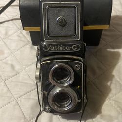 Vintage Yashica-C Twin Lens Reflex (TLR) camera