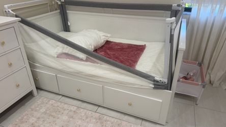 IKEA HEMNES Daybed with 3 Drawers – White | Like New | Mattress Not Included