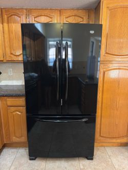 Maytag French Door Refrigerator with 5 Spill-Catcher Glass Shelves, Dual Cool System, Humidity Controlled Crispers, Beverage Organizer Rack, Ice Maker