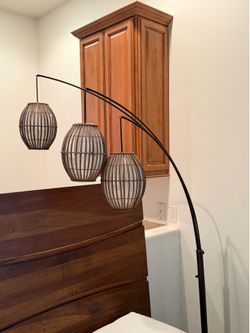 Arc floor lamp