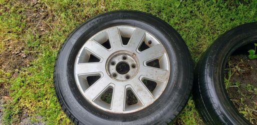 Lincoln TownCar Rim and Tire