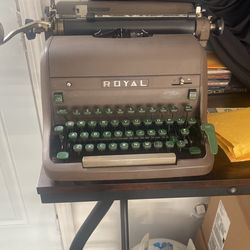 Antique Type Writer Works Good