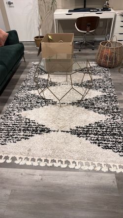 5 x 8 (approx) Area Rug