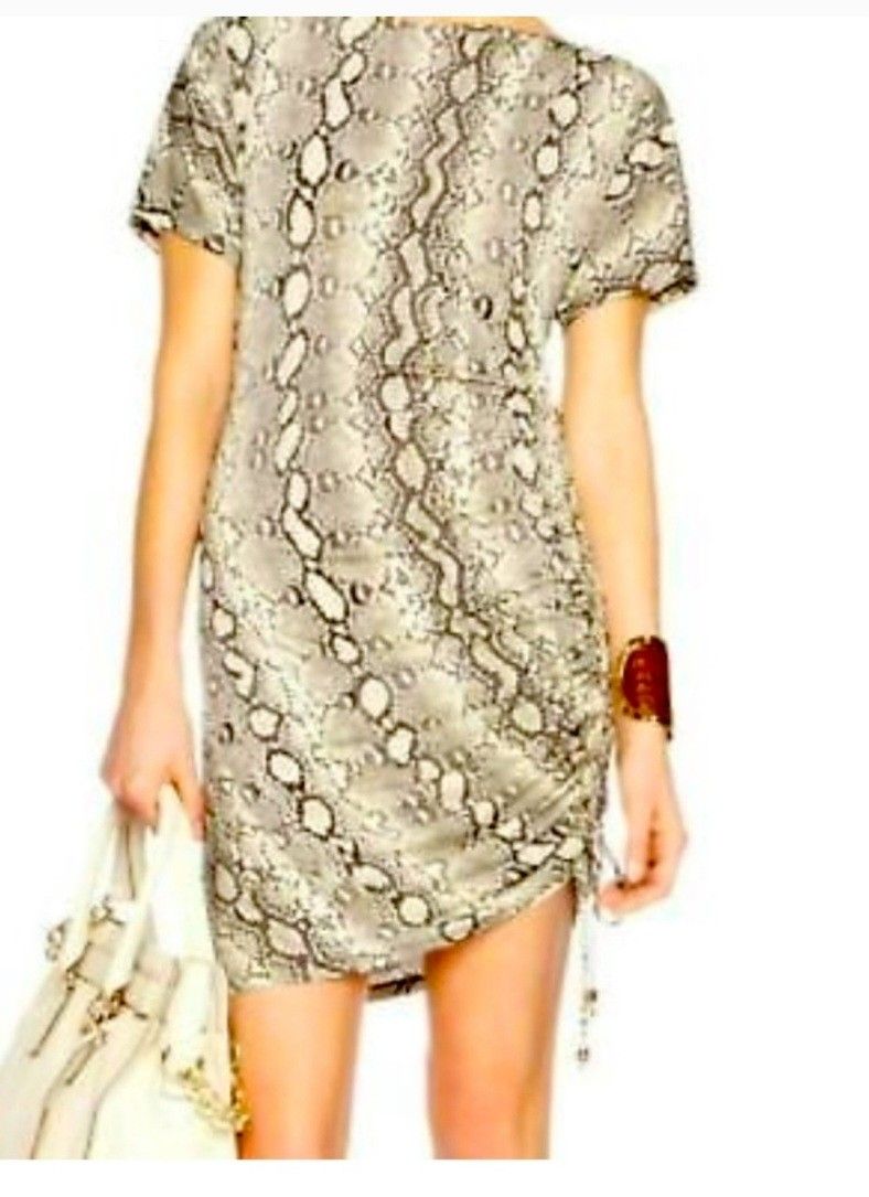 
Michael Kors snake skin short sleeve crinched mini dress size M Medium ruched


MICHAEL Michael Kors brand

Size M medium

brown grey and white snake